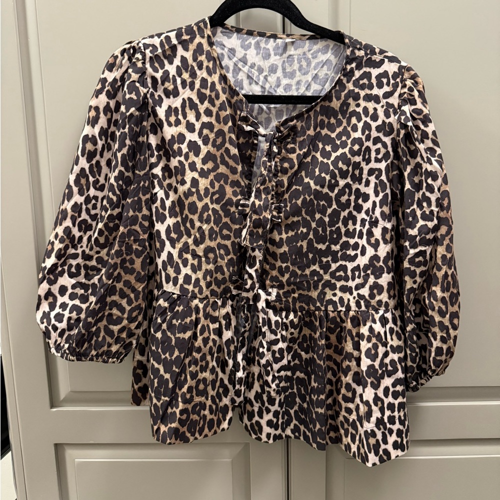 Chic Leopard Print Top